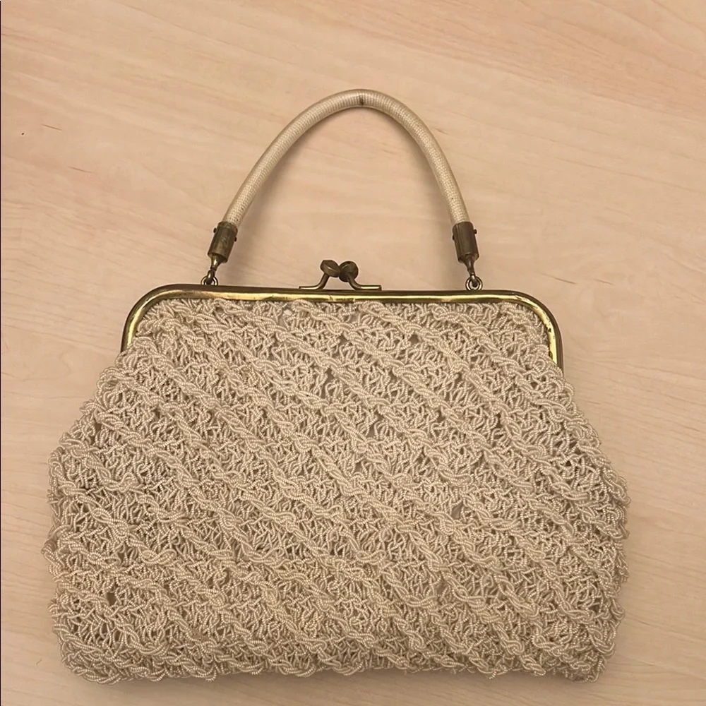 Elegant Beige Handbag - Picture 3 of 5
